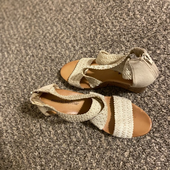 Wedge strap heels - Picture 6 of 6